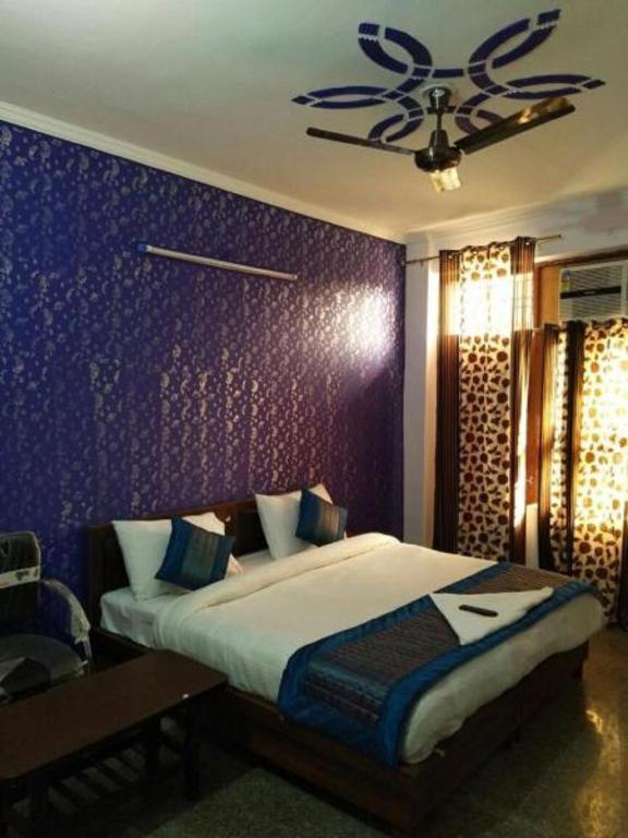 Galaxy 3* New Delhi